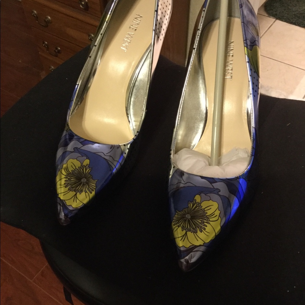 Beautiful pair of brand new Nine West Heels